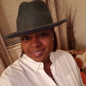 Meet your Posher, Latonya